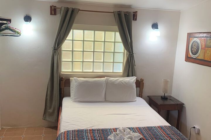 Room 27 of 77