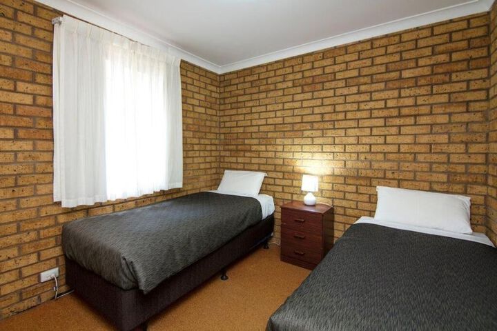 Room 9 of 34