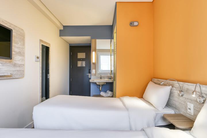 Room 8 of 43