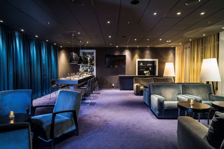Entrance & Lobby