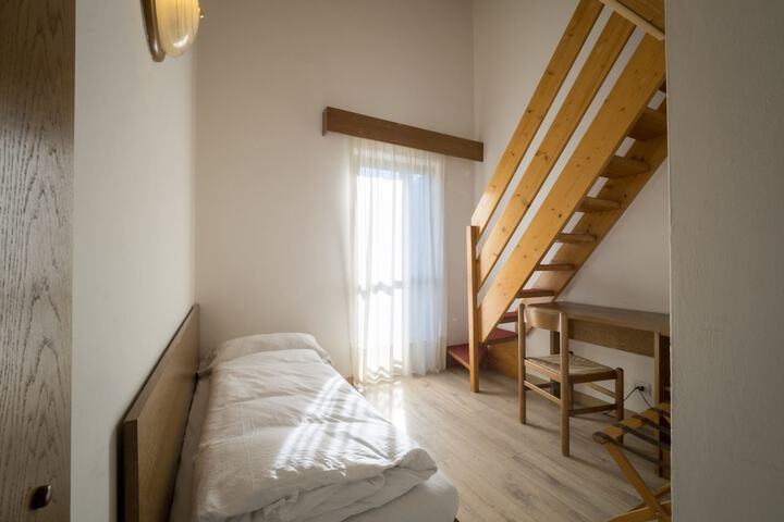 Room 5 of 34