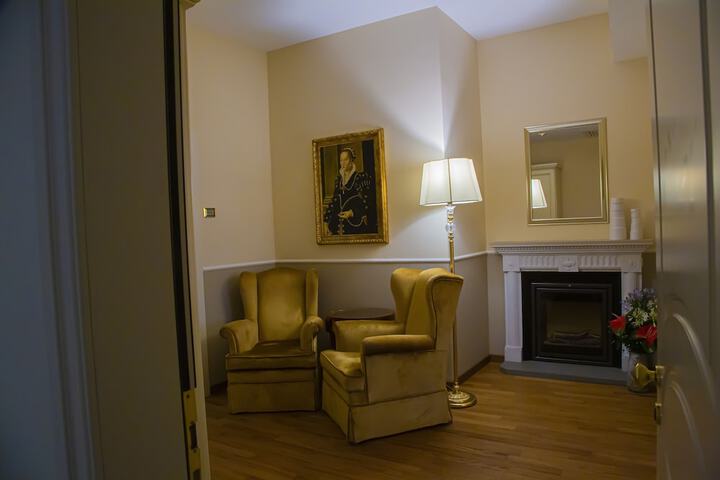 Room 37 of 106