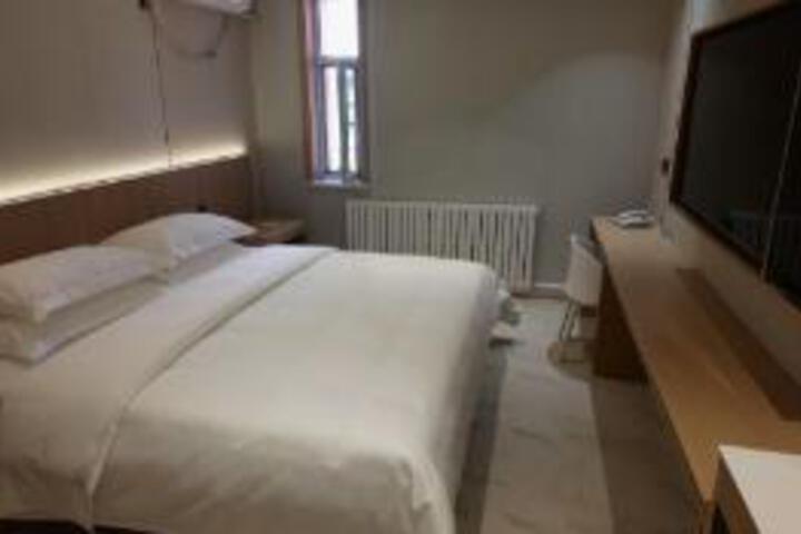 Room 14 of 15
