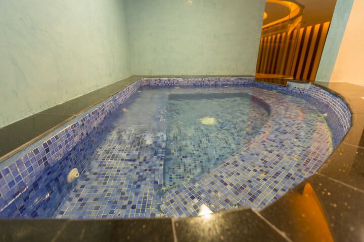 Pool 22 of 37