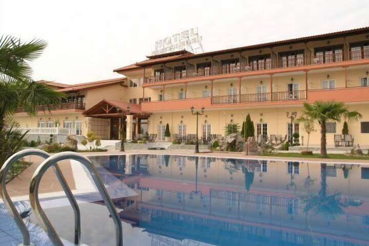Hotel with Pool