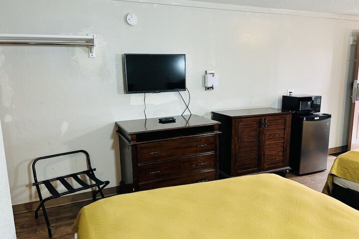 2 Queen Beds (3 of 19)