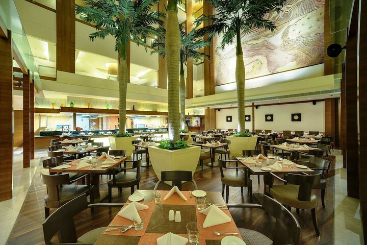 Dining 33 of 48