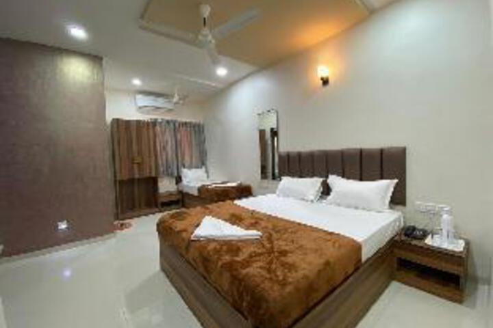 Hotel Divine