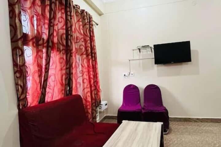Room 9 of 12