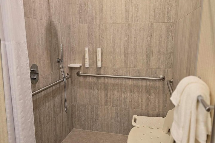 Room 40 of 65