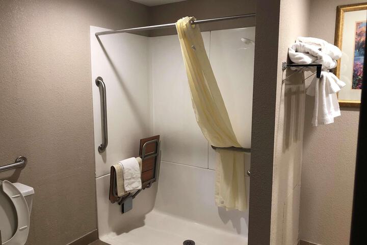 1 King Bed Microwave and Refrigerator WiFi Full Breakfast (6 of 24)