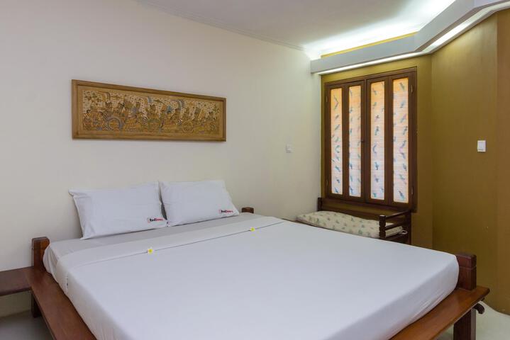 RedDoorz Plus at Padma Utara 2