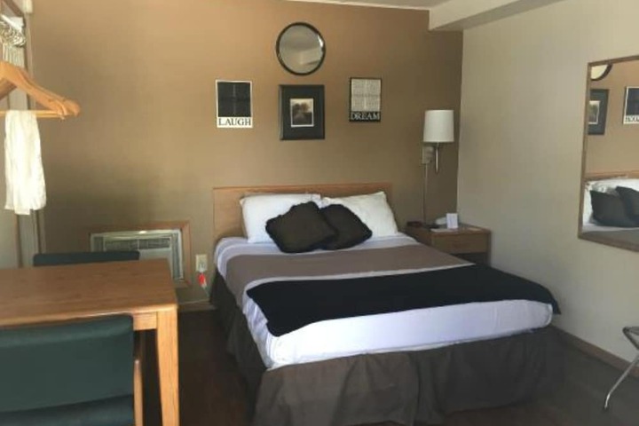 Room 5 of 83