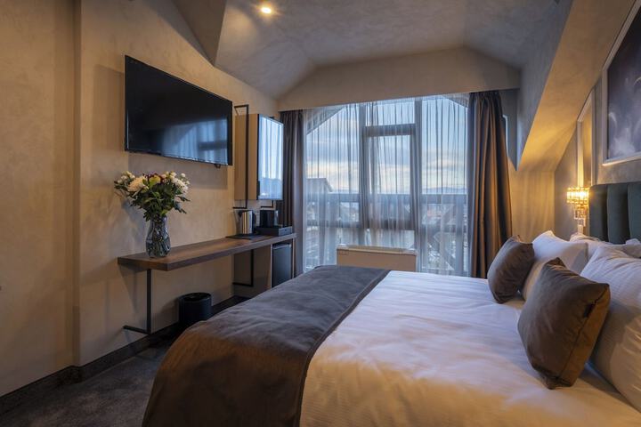 Room 100 of 254
