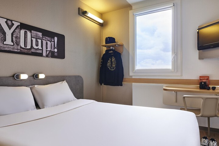 Room 28 of 42