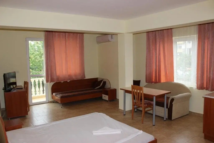 Room 4 of 15
