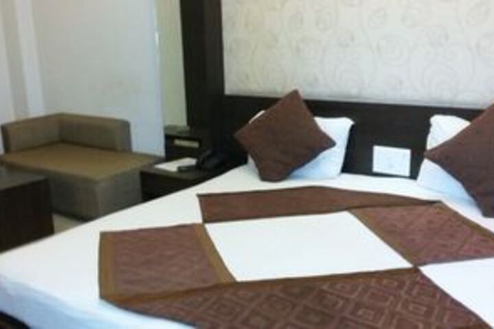 Room 7 of 32