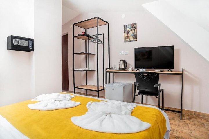 Room 12 of 48