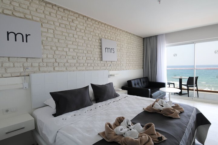 Room 9 of 68