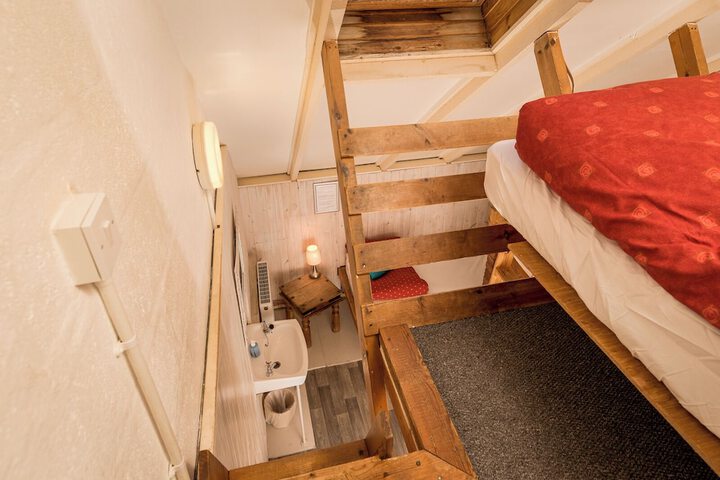 Room 8 of 32