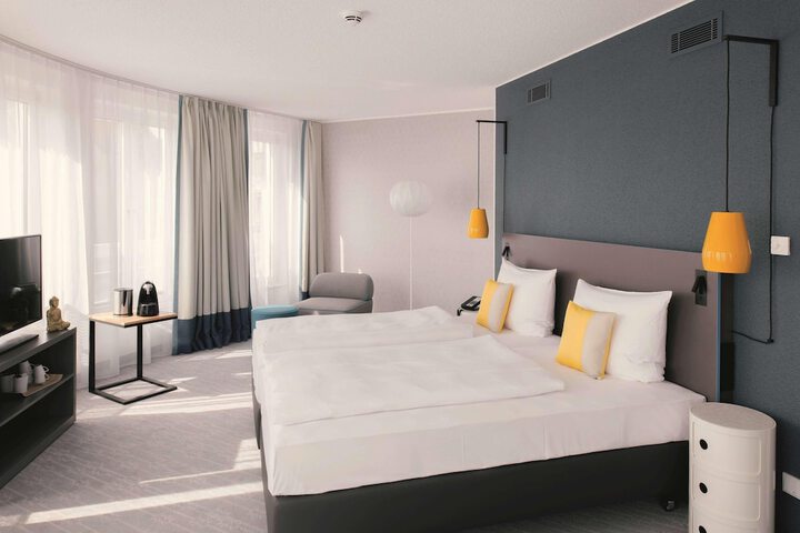 Room 34 of 137