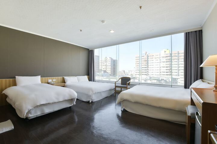 Room 35 of 49