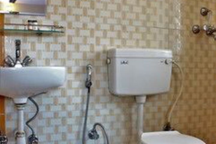 Room 4 of 34