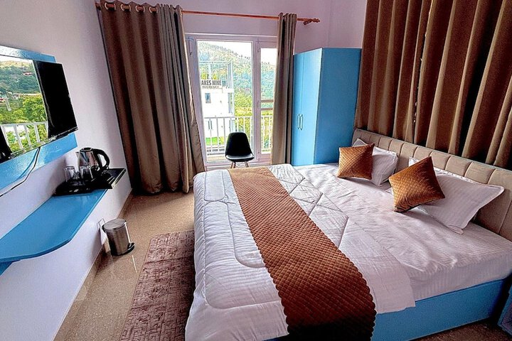 Room 3 of 27