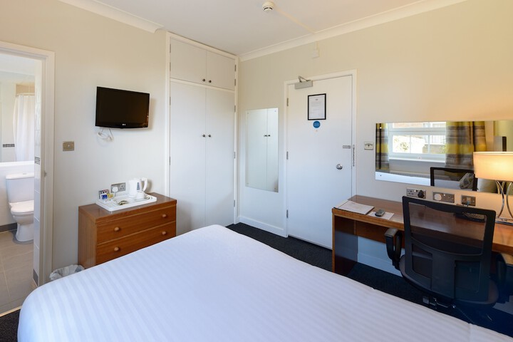 Room 6 of 38