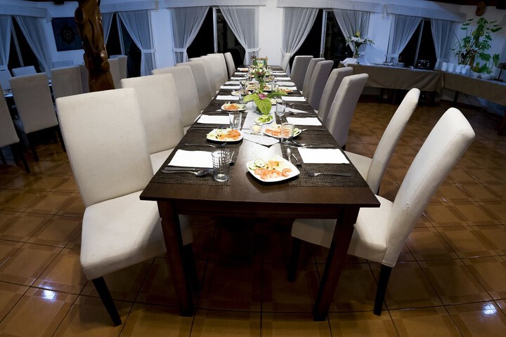 Dining 32 of 48