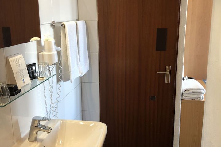 Room 104 of 139