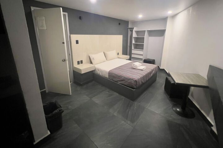 Room 6 of 23