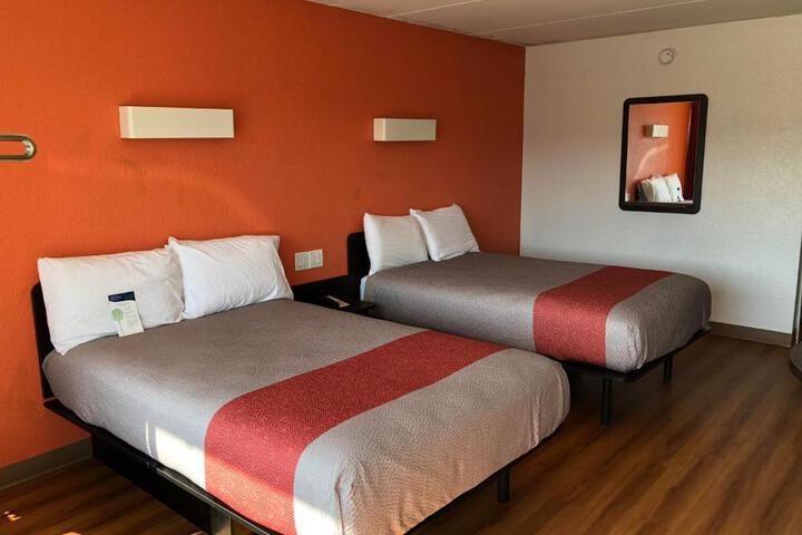 2 Double Beds (11 of 14)