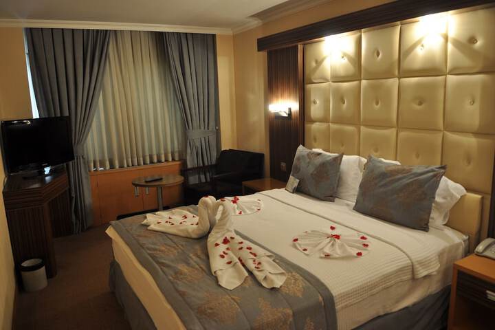 Room 9 of 34