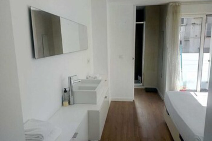 Room 3 of 49