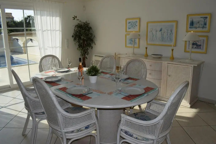 Dining 10 of 11