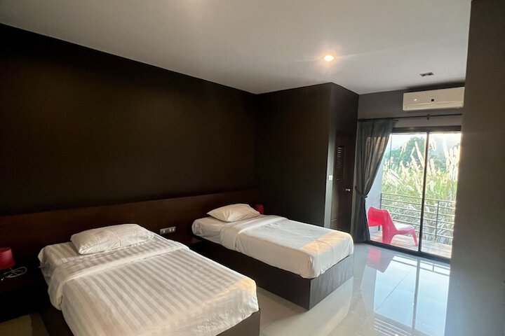 Room 8 of 19