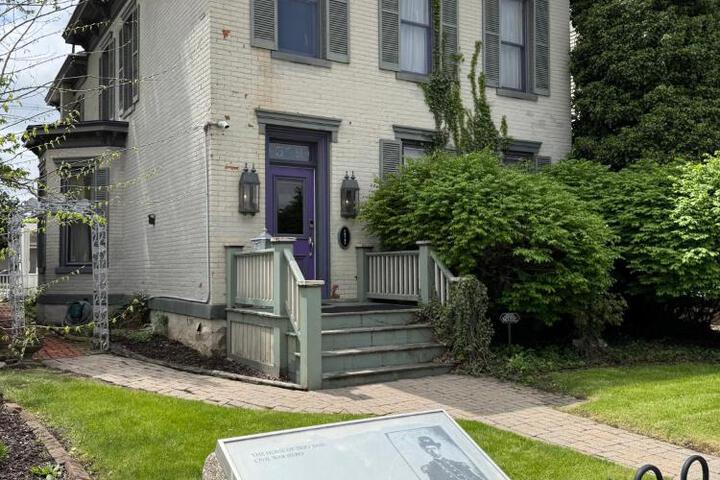 Historic Sion Bass Guest House in Fort Wayne, IN