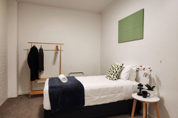 Room 4 of 123