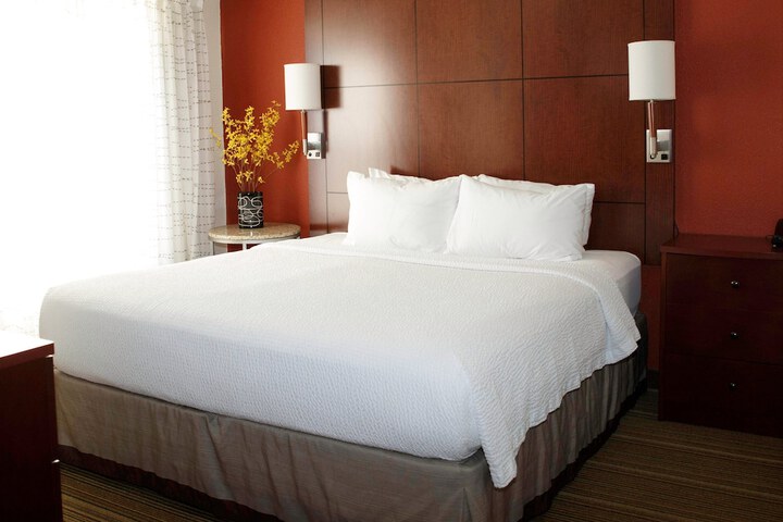 1 King Bed Suite (3 of 12)
