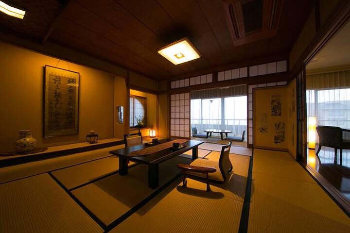 Room 16 of 37
