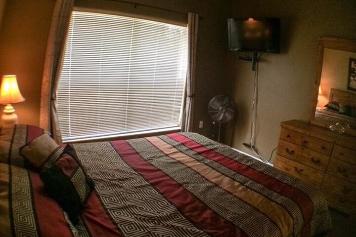 Room 5 of 16