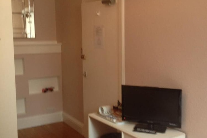 Room 11 of 20