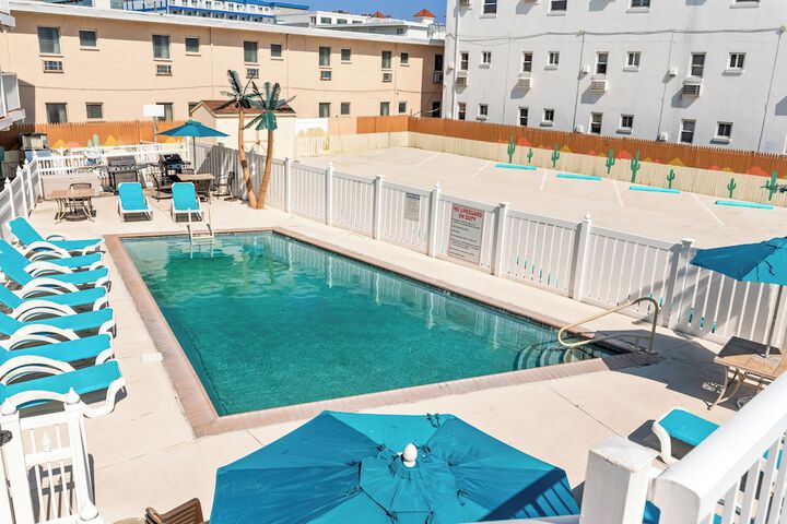 Pool 19 of 30