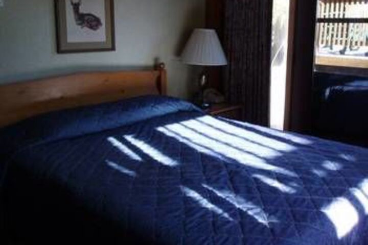 Room 6 of 16