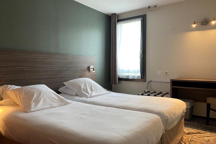 Room 28 of 105