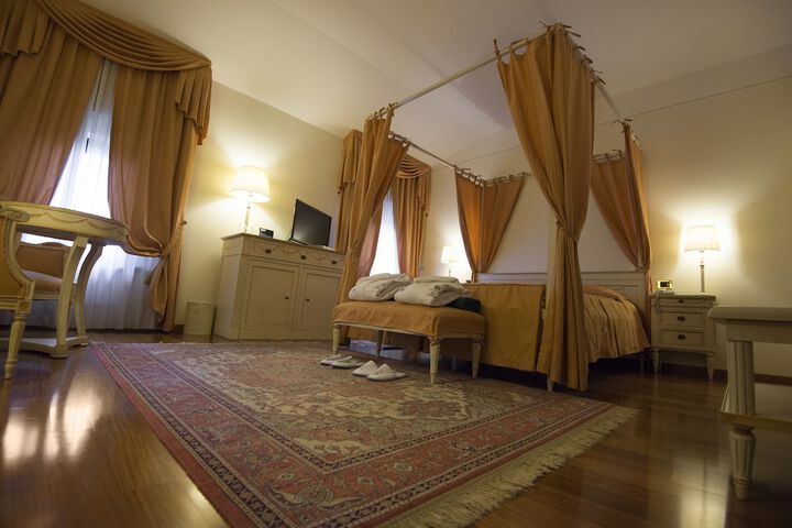 Room 9 of 107
