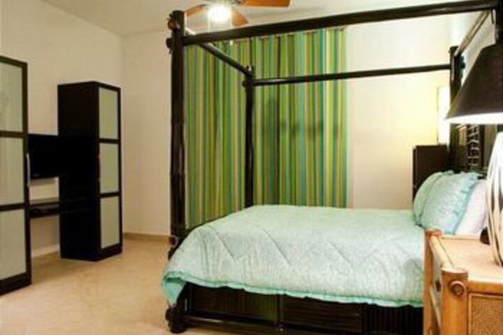 Room 7 of 18