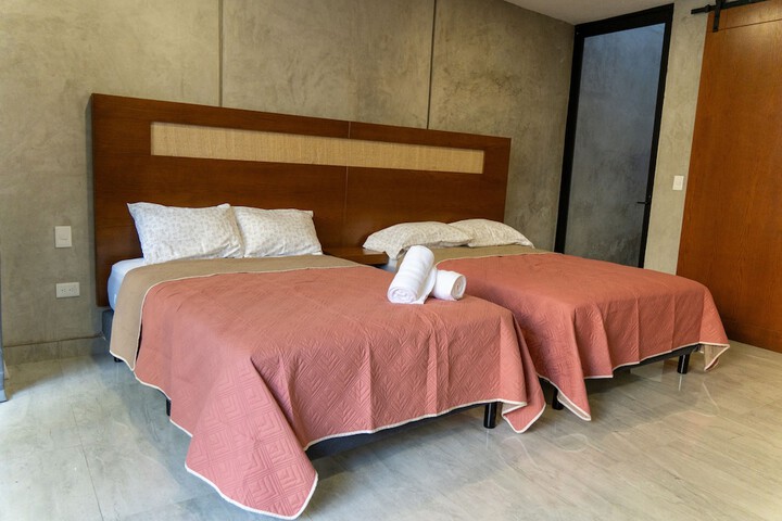 Room 6 of 28