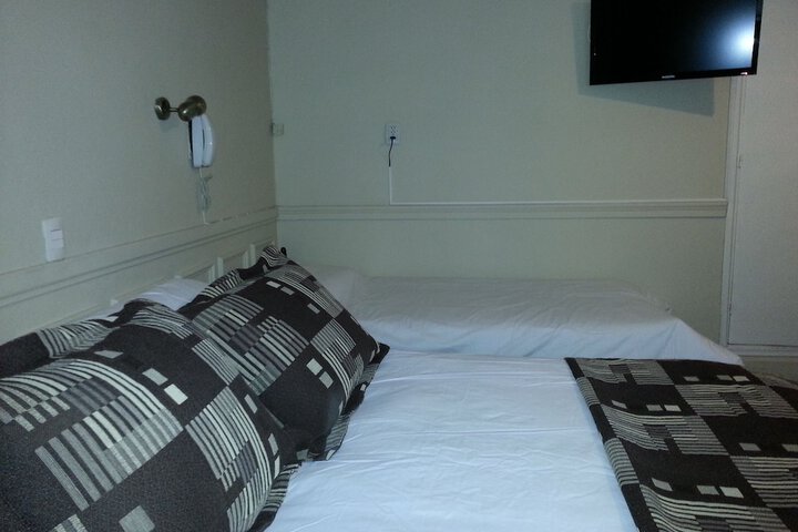 Room 9 of 40